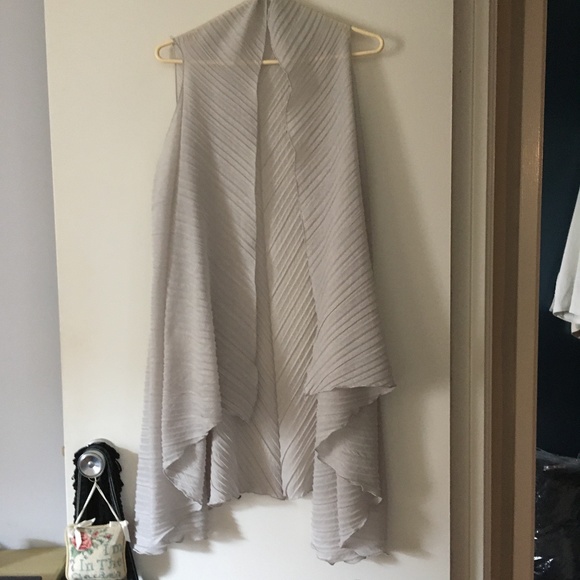 AVENUE 9 Grey Plisse Pleats Waterfall Open Front Vest O/S - Picture 1 of 3